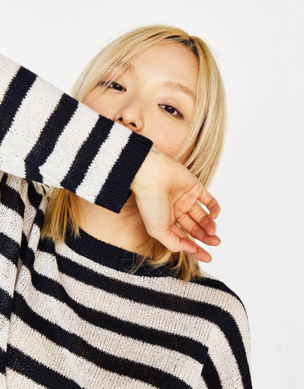 Round neck sweater - Image 3