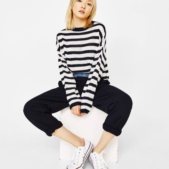 Round neck sweater